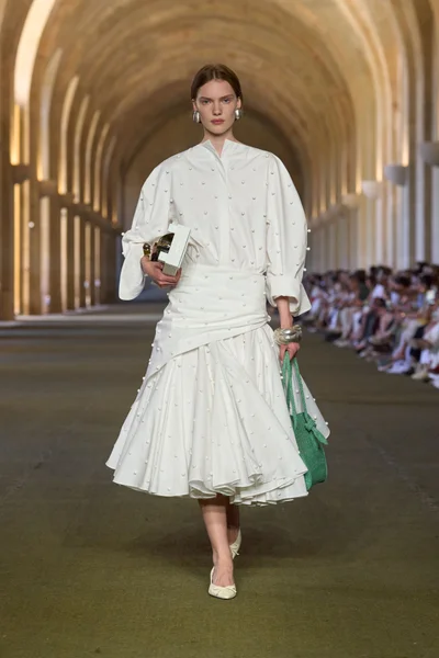 Look 28